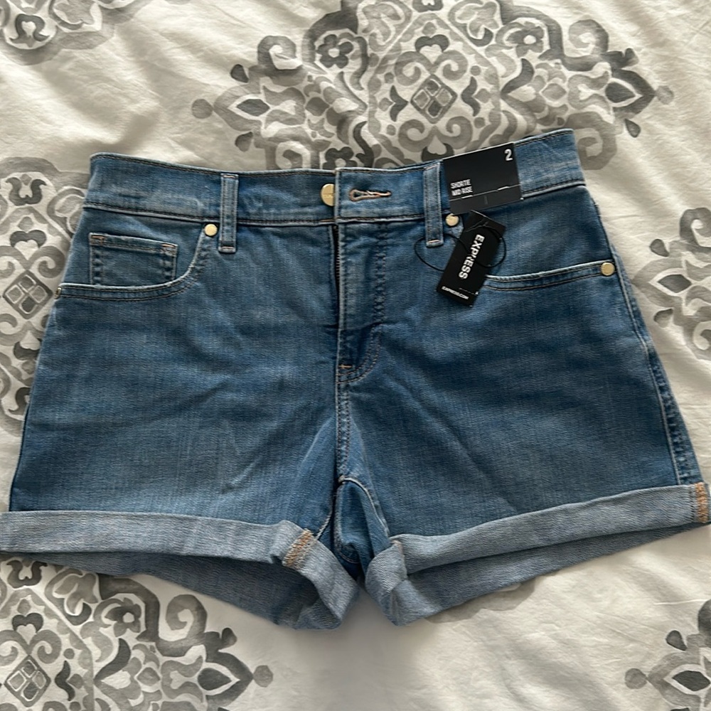 NWT Express Mid Rise Jean Shorts